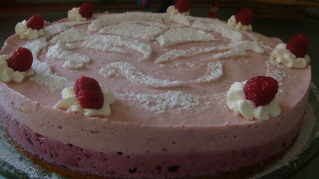 Tarta de fresas con champagne