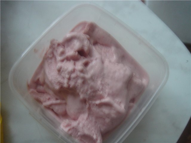 Gelato Fragola con panna