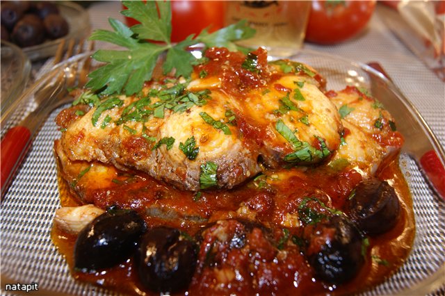 Swordfish with olive sauce and aromatic rice with green peas