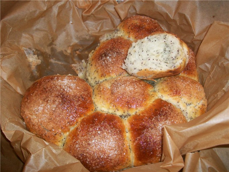 Bollos con semillas de amapola y pasas