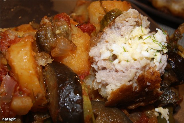 Gulay na nilaga (Briam) na may mga cutlet na gatas ng Bird