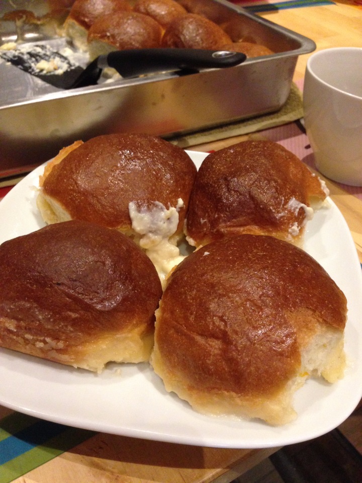 Buchtelnbroodjes met crèmevulling