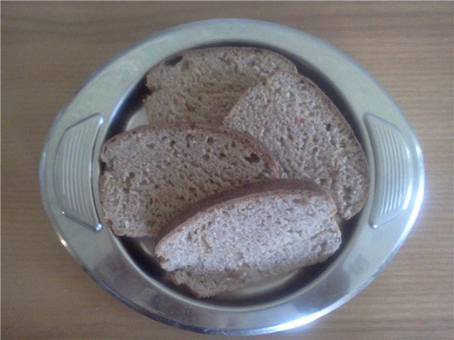 Pan de trigo y centeno con queso y hierbas provenzales