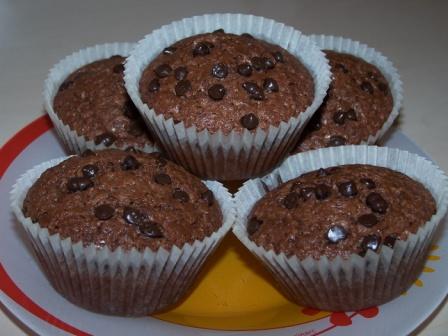 Chocolate muffins na may rum