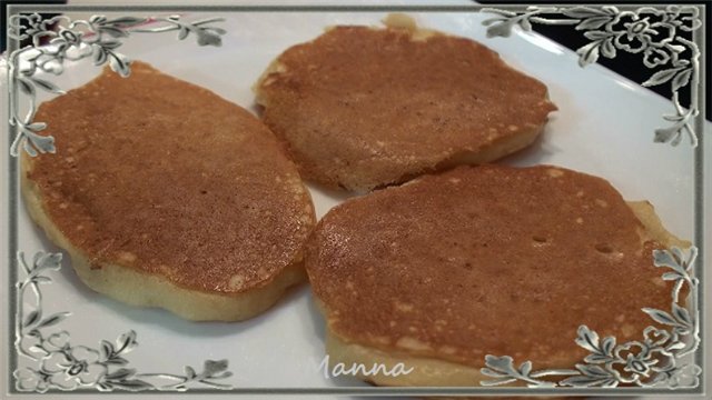 Pannenkoeken met karamel-gestremde melk