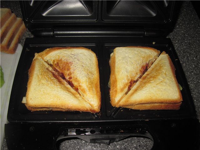 Toaster, sandwich maker