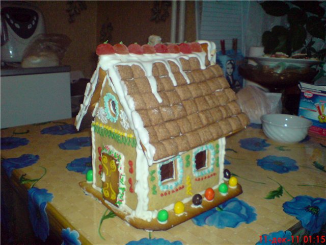 Gingerbread house (how to assemble and decorate)