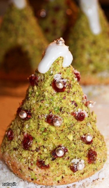 Albero di Natale con pan di spagna (regali commestibili)