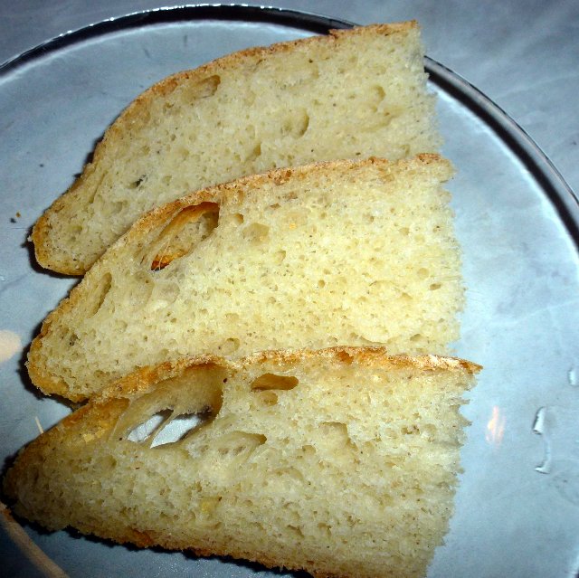 Huisgemaakt platbrood op yoghurt (kneden en ontstemmen in broodbakmachine merk 3801)