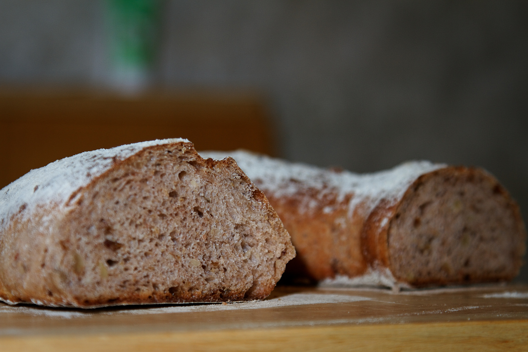 Pane con noci e datteri (forno)