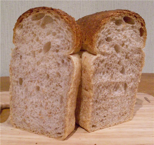 ขนมปัง Sourdough กับเมล็ดข้าวสาลีที่กระจายตัว (เตาอบ)