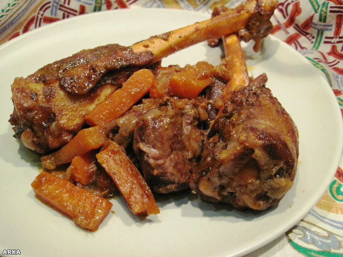 Braised lamb shanks (multicooker Redmond RMC M4502)