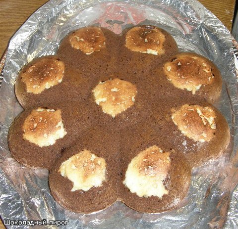 Pastel de chocolate con bolas de cuajada