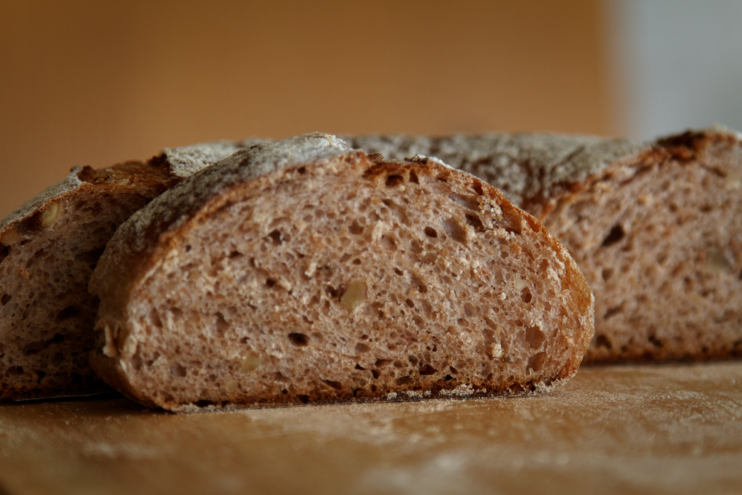 Pane con noci e datteri (forno)