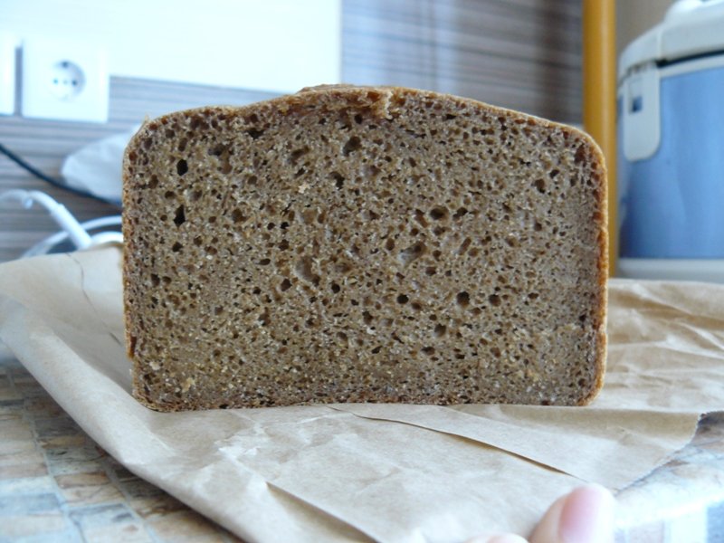 Roggebrood 100% van geschild en ontpit bloem in HP.