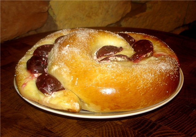 Torta a spirale con semi di papavero e prugne