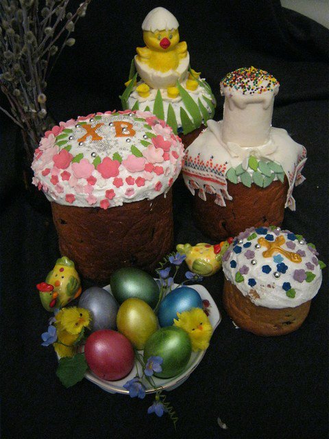 Examples of decorating Easter cakes and Easter