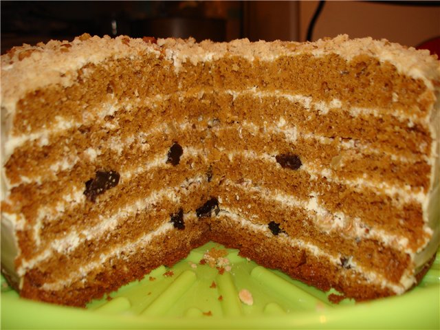 Torta al miele in una pentola a cottura lenta