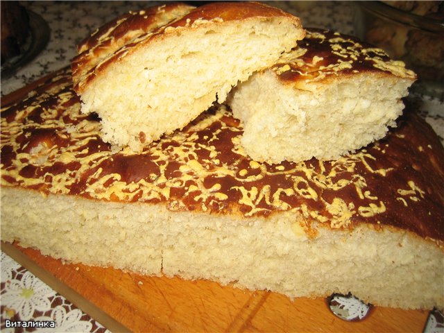 Focaccia di patate con formaggio e aglio al forno