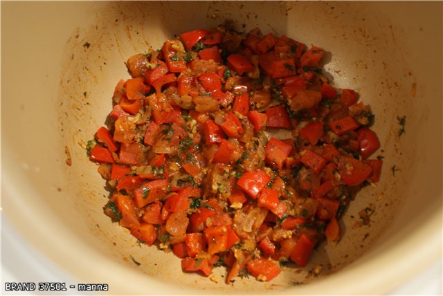 Maccheroni fiori con verdure in un multicooker Marca 37501