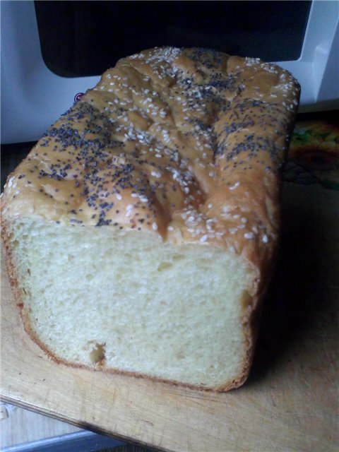 Senape e pane al latte in una macchina per il pane