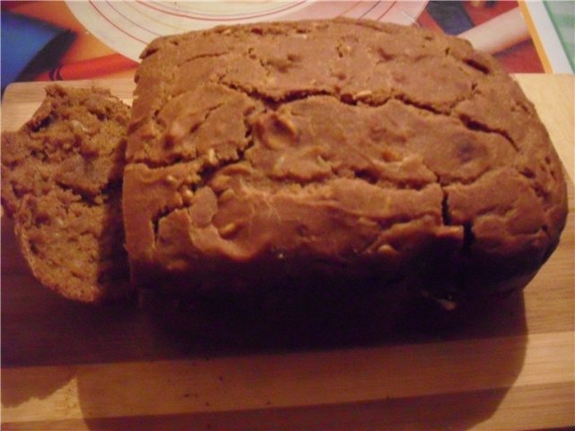 El pan de centeno de masa madre es casi Kernbrot.