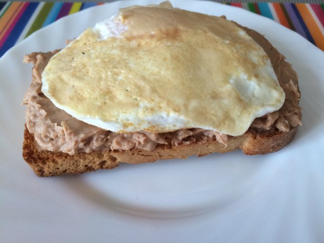 Desayuno alemán: crutones de Marienbad + tostada de champiñones