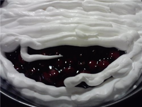 Creamy cherry cake