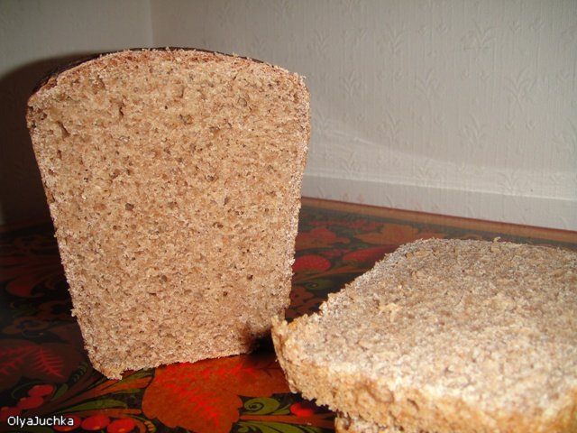 Buong butil na rye-trigo na tinapay na may sourdough