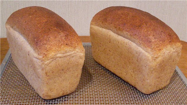 Pane a lievitazione naturale con chicchi di grano disperso (al forno)