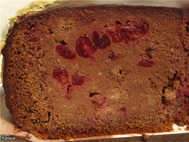 Lasing na cherry cake (oven, mabagal na kusinilya)