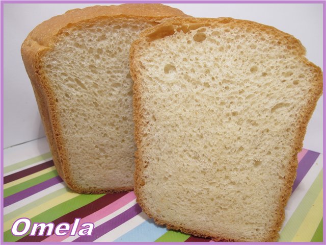 Wheat bread Mag-atas sa isang gumagawa ng tinapay