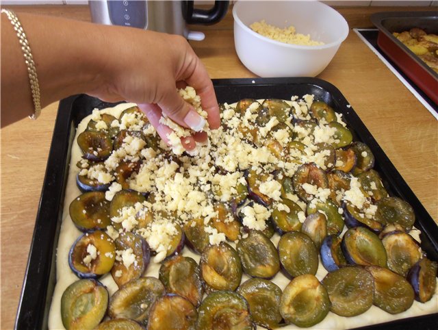 Pastel de ciruelas en streusel