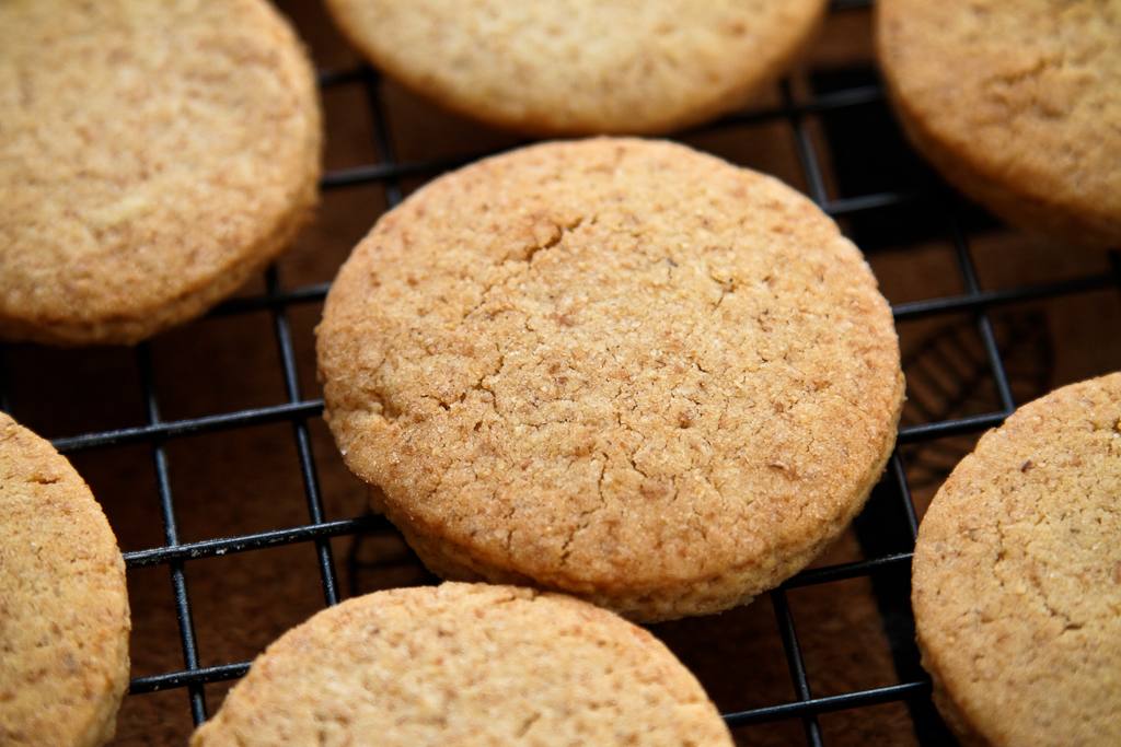 Whole grain rum biscuits (Biscotti Integrali)