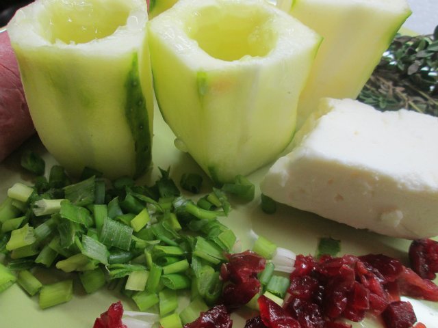 Pepinos rellenos para un buffet de Año Nuevo