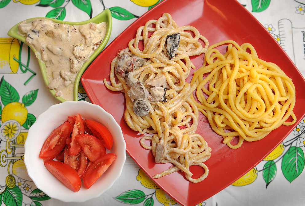 Tagliatelle fatte in casa, ravioli e tutto il necessario per prepararli