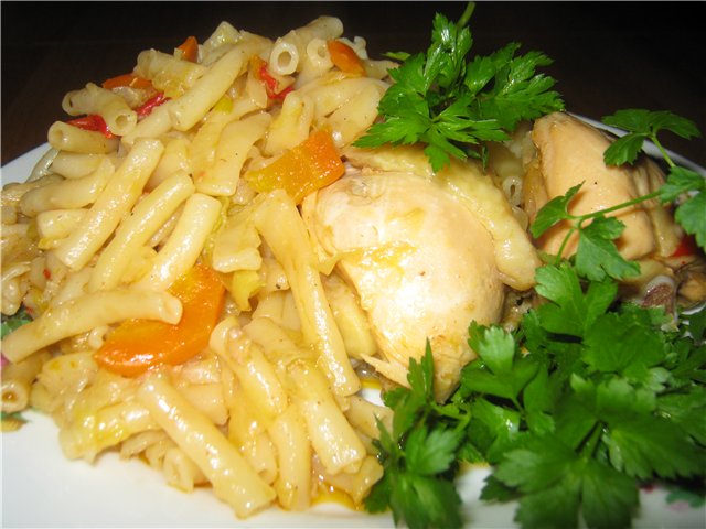 Pasta con pollo y verduras