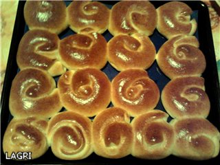 Buns with orange blossom and cinnamon Ensaimada