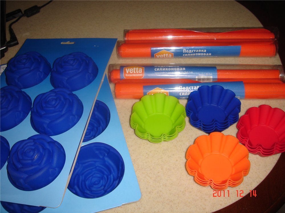 Silicone items (molds, rugs, tassels, gloves, etc.)