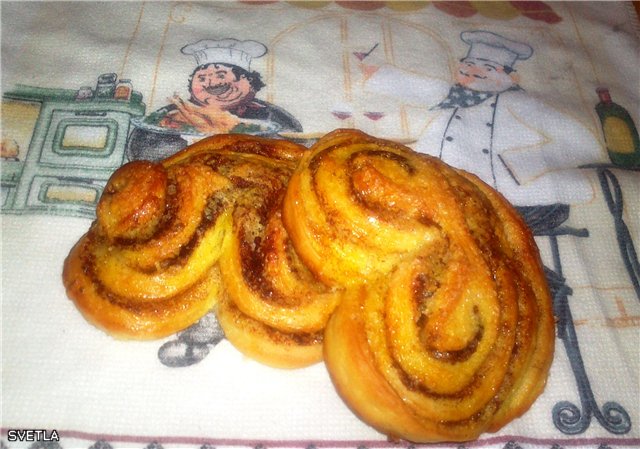 Finnish traditional cinnamon buns (korvapuusti)