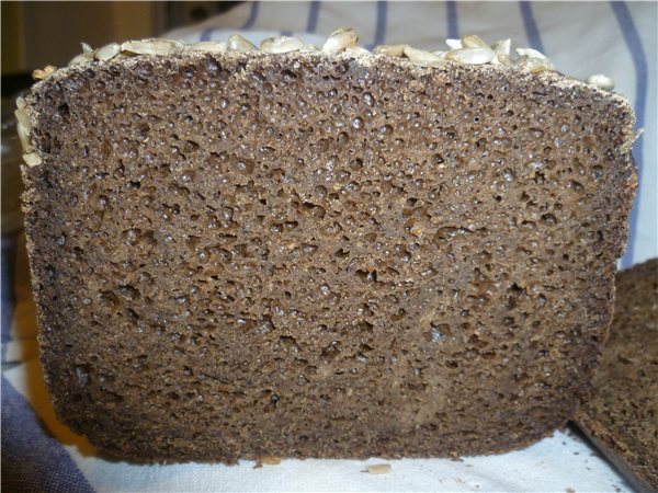 Rye bread 100% from peeled and seeded flour in HP.