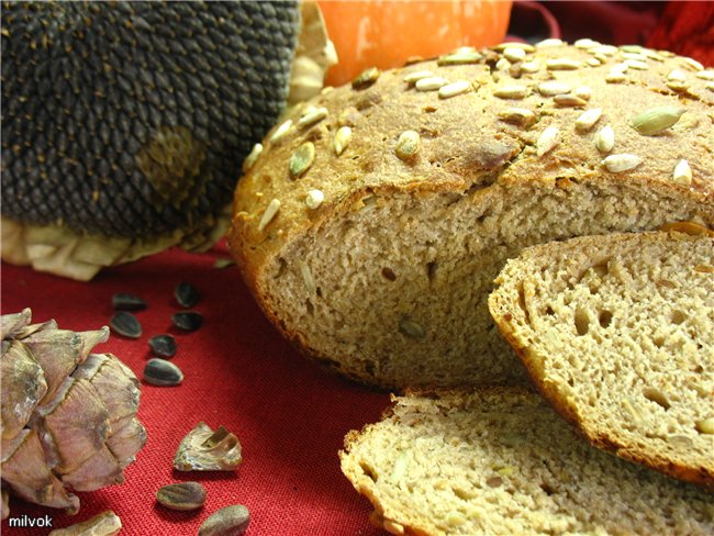 Pan de centeno y nueces con suero.