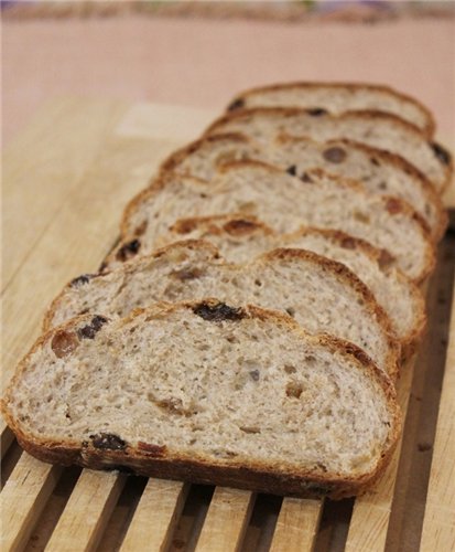 Tinapay na may mga caraway seed at pasas (oven)