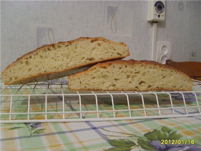 Pan sobre patatas crudas con hierbas (horno)