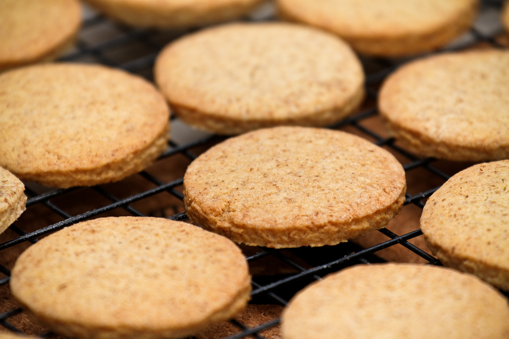 Whole grain rum biscuits (Biscotti Integrali)