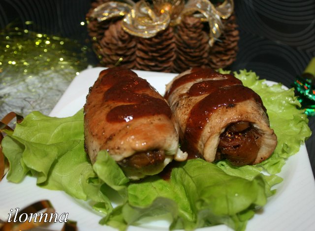 Festive chicken rolls with figs and caramelized onions