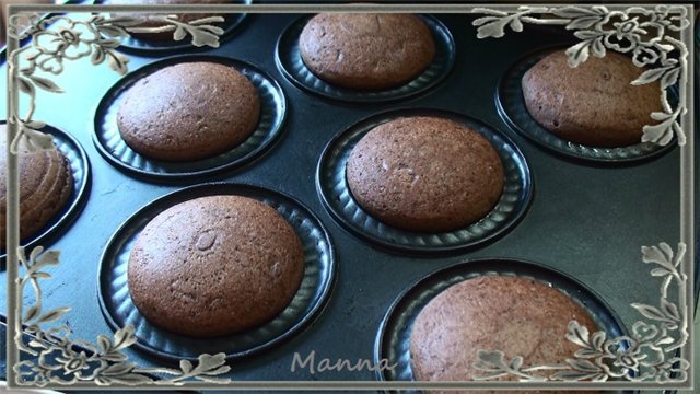 Chocolate semolina cupcakes