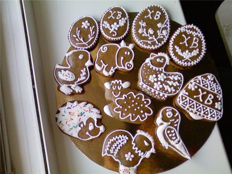 We decorate gingerbread cookies, cookies