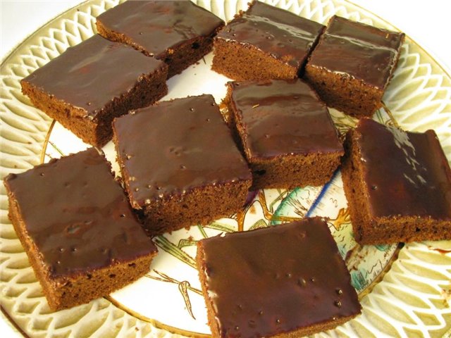 Torta al cioccolato impregnata di cioccolato