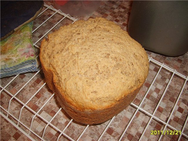 Pan de trigo 100% integral con cebolla, sobre requesón